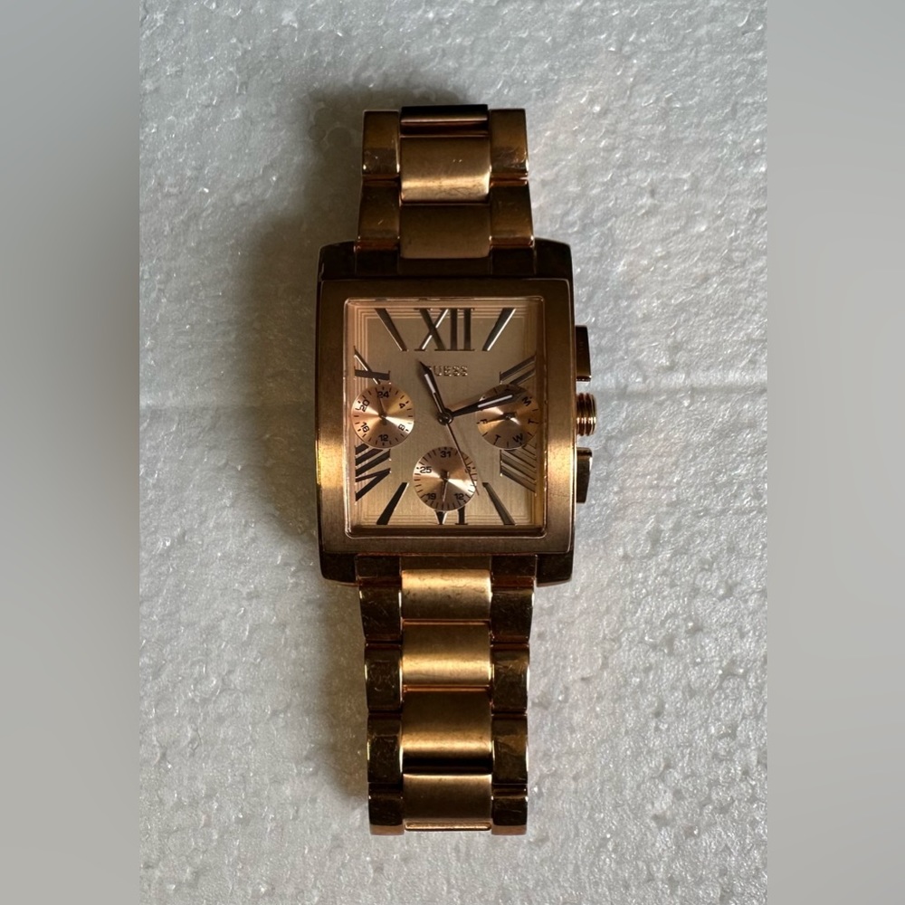 GUESS ROSE GOLD TONE,SS, ROMAN #'S DIAL,CHRONOGRAPH CLASSIC WATCH-U0450L3. - Picture 4 of 7
